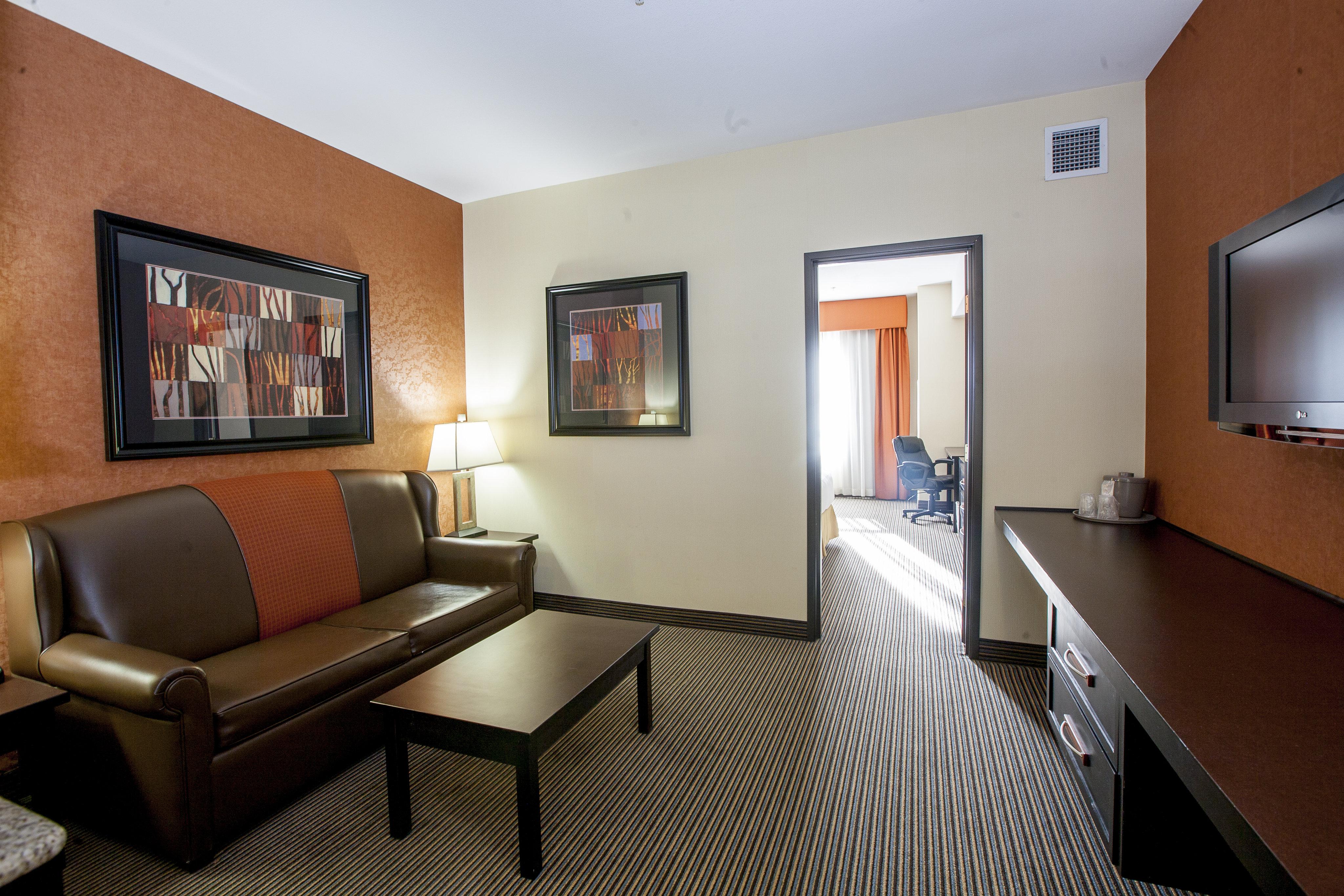 Holiday Inn Express Airport Calgary By Ihg Esterno foto